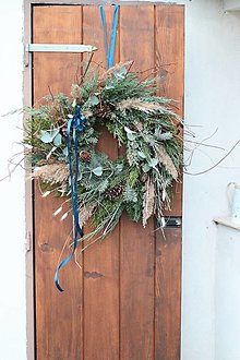 Dekorácie - Vianočný veniec na dvere - divoký boho veľkáč (Veniec so stuhou a eukalyptom) - 15156240_