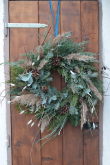 Dekorácie - Vianočný veniec na dvere - divoký boho veľkáč (Veniec s eukalyptom) - 15156252_