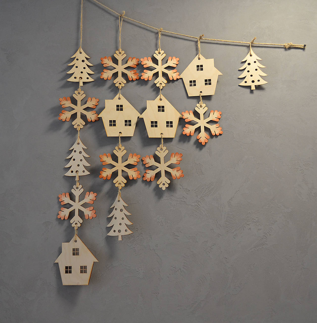 Vianočná dekorácia na stenu dedinka