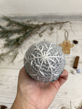 Dekorácie - Vianočná guľa pre šťastie (šedo/modrá s bielou vločkou) - 15156614_