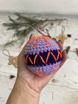 Dekorácie - Vianočná guľa pre šťastie (fialová s oranžovou vločkou) - 15156655_