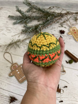 Dekorácie - Vianočná guľa pre šťastie (zelená/žltá/oranžová) - 15156750_