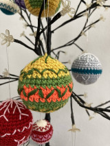 Dekorácie - Vianočná guľa pre šťastie (zelená/žltá/oranžová) - 15156754_