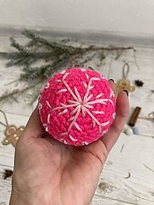 Dekorácie - Vianočná guľa pre šťastie (ružová s ružovou vločkou) - 15156637_