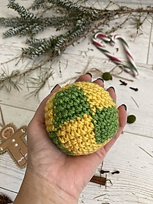 Dekorácie - Vianočná guľa pre šťastie (žlto/zelená kocka) - 15156691_