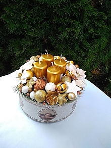 Dekorácie - adventný svietnik zlatý v boxe so sviečkami 20 cm - 15158725_