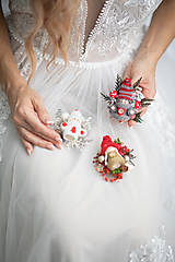 Brošne - Veselá vianočná brošnička "úsmev ako dar" - okrový svetrík - 15158914_