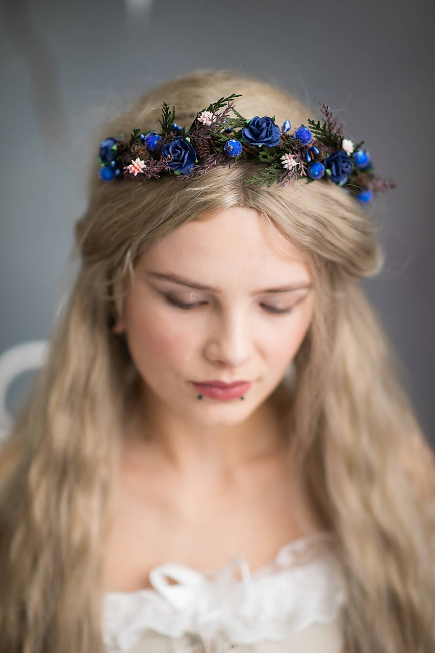 Kvetinová čelenka "čaro vianočného lesa" - modrá