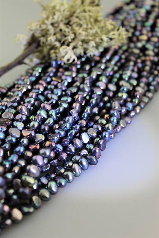 Korálky - perly prírodné 5-7mm, celá šnúra - 15165121_