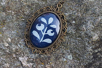 Náhrdelníky - Modrotlač v náhrdelníku (vo veľkom náhrdelníku) - 15169515_
