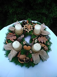 Dekorácie - prírodný adventný veniec  so sviečkami 30 cm - 15166052_