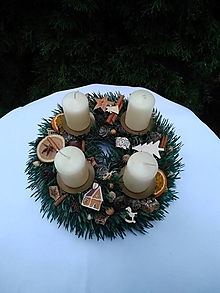 Dekorácie - prírodný adventný veniec  so sviečkami 25  cm - 15166080_