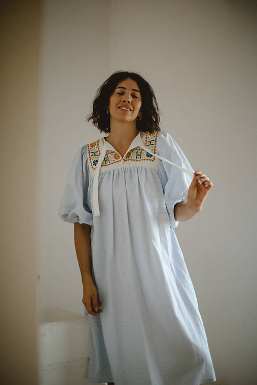 ZĽAVA - Midi šaty z vintage výšivkou Lea