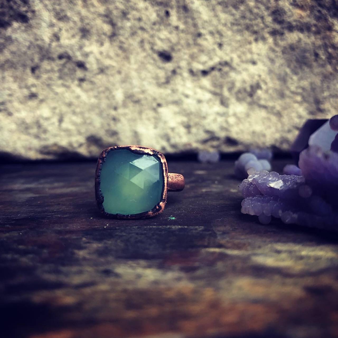 Medený prsteň s chalcedónom