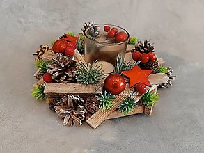 Svietidlá - Vianočný červený svietnik s drevom - 15170724_