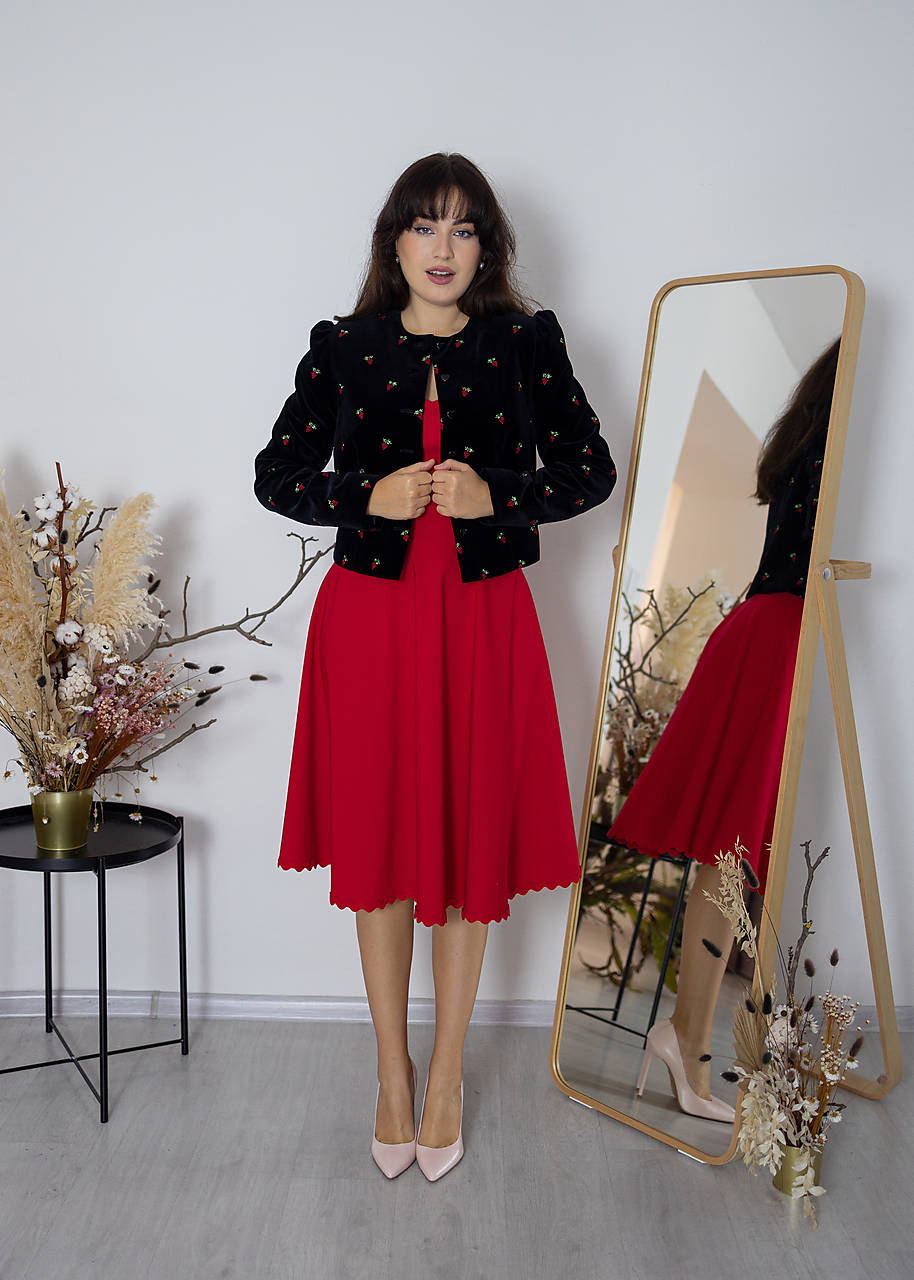 Zamatové čierne sako s vyšívanými hroznami 