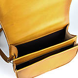 Kabelky - Vyšívaná kožená kabelka MEDUSA, ručne tieňovaná v tmavo žltej farbe - 15174642_