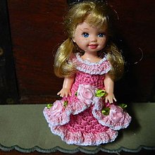 Hračky - Kelly(10cm) háčkované a šité šaty (ružovo-biele) - 15176956_