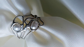 Prstene - ,,Perly v sieti"- prsteň s riečnymi perlami - 15179705_