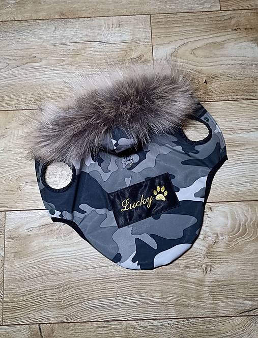 Pre zvieratá - Softshellová vesta Maskáč s kapucňou a kožušinkou - 15178380_