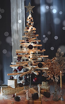 Dekorácie - Drevený vianočný stromček 140 cm, vianočná ozdoba, dekorácia - 15179663_