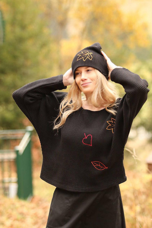 Svetre a kardigány - Svetrík s výšivkou - 15179222_