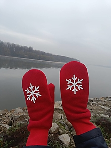 Rukavice - Dámske zimné rukavice palčiaky červené s motívom Snehová vločka - 15180519_