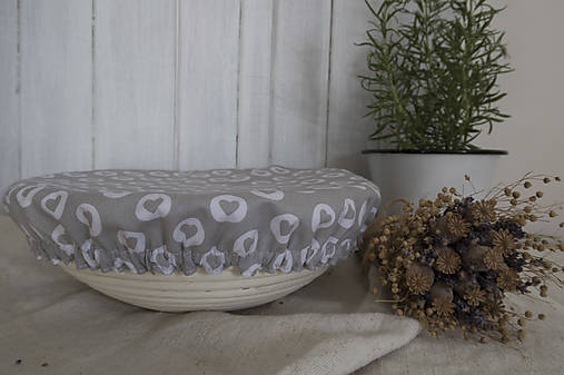 Úžitkový textil - Kryt na misu 26-28 cm sivá srdiečková - 15181534_