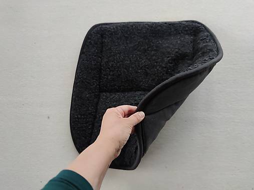 Úžitkový textil - Vlnienka Hrejivý sedák do auta Ovčie runo Baranček ANTRACIT 100% ľan Antracit - 15186132_