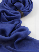 Šatky - Elegantná tmavomodrá šatka z jemného priesvitného ľanu s remienkom 74x190cm "Paris" - 15186025_