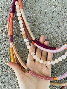 Náhrdelníky - Pestrofarebný lanový náhrdelník s ružovým avanturínom - 15184877_