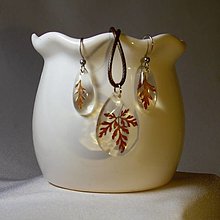 Sady šperkov - Živicové náušnice a prívesok Lístkové - 15187568_