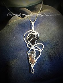 Náhrdelníky - náhrdelník s červeným granátom a s krištáľom lodoitom - 15189196_