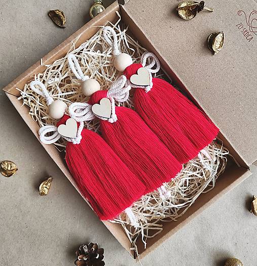 Dekorácie - Darčeková sada macramé anjelikov 3FAIRIES (D (červená - srdiečka)) - 15190806_