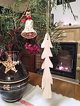 Dekorácie - Ručne vyrezávaný vianočný stromček - 15198385_