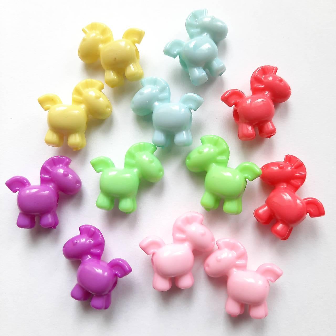 Plastové korálky koník