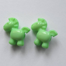 Korálky - Plastové korálky koník (zelená-1ks) - 15201805_