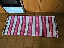 Úžitkový textil - Tkaný krémovo-červeno-biely koberec - 15199066_