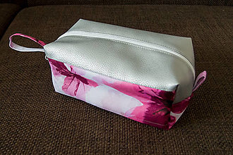 Taštičky - Dámska kozmetická taška (sakura: ružové kvety) - 15204496_