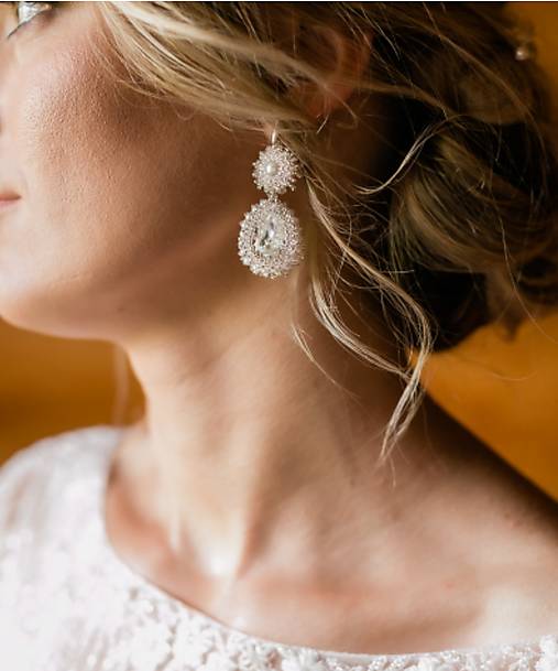 Unikátne svadobné náušnice v tvare kvapky s drobnými perlami(Ag925) (Napichovacie v strede zdobenou Swarovski perlou (Ag925))