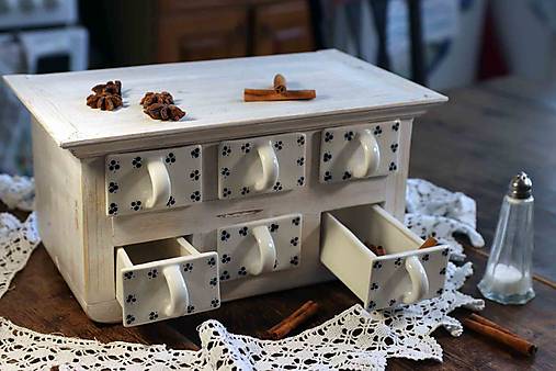 Ručně vyráběná Dřevěná skříňka s porcelánovými šuplíčky