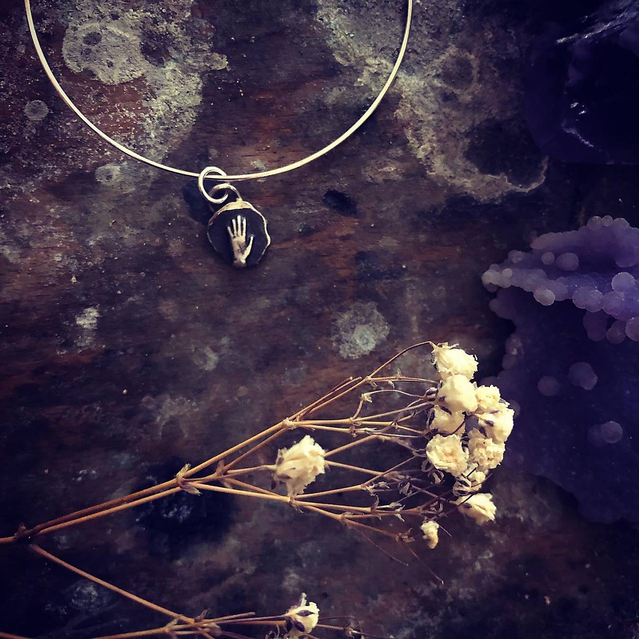 Strieborný náramok - ochránca