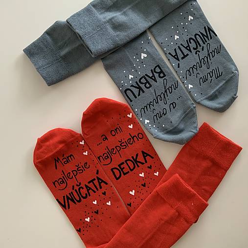 Maľované ponožky pre najlepšiu BABKU/najlepšieho DEDKA, ktorá má najlepšie vnúčatká (sivé - 1 pár!)