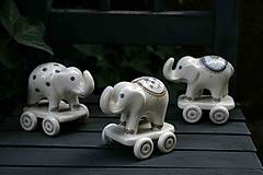 Hračky - Ručně vyráběný porcelánový Slon - 15211157_