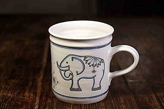 Nádoby - Ručně vyráběný porcelánový Hrnek rovný 0,5l (slon) - 15211135_