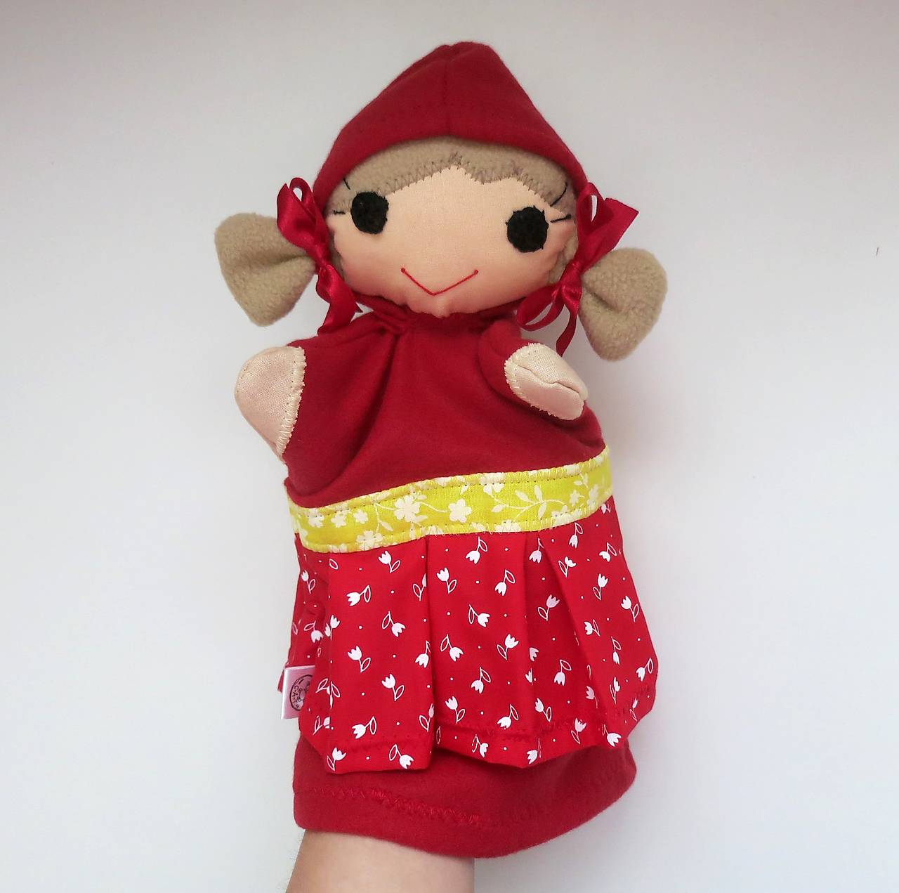 Maňuška Červená čiapočka (v sukničke s tulipánikmi)