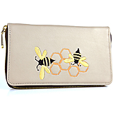 Peňaženky - Vyšívaná kožená dámska peňaženka s motívom včelieho úľa, béžová farba - 15214576_