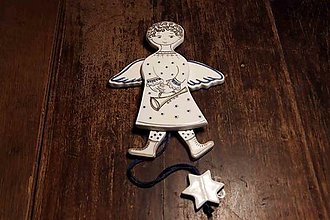 Hračky - Ručně vyráběná porcelánová hračka "Hampelman" - tahací figurka (andělíček) - 15218982_