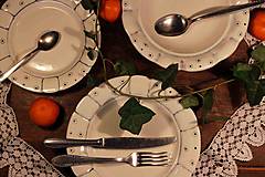 Nádoby - Ručně vyráběná porcelánová Sada babiččiných talířů - 15219436_