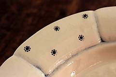 Nádoby - Ručně vyráběná porcelánová Sada babiččiných talířů - 15219442_